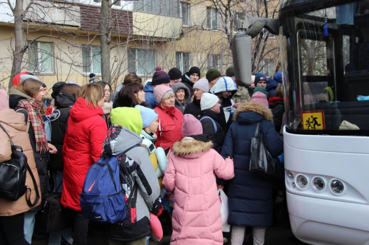 До Литви з Вінниці евакуювали дітей медиків та військових