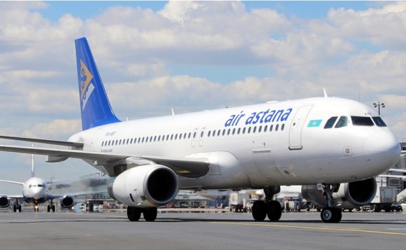 Казахстанська Air Astana призупиняє всі польоти в Росію