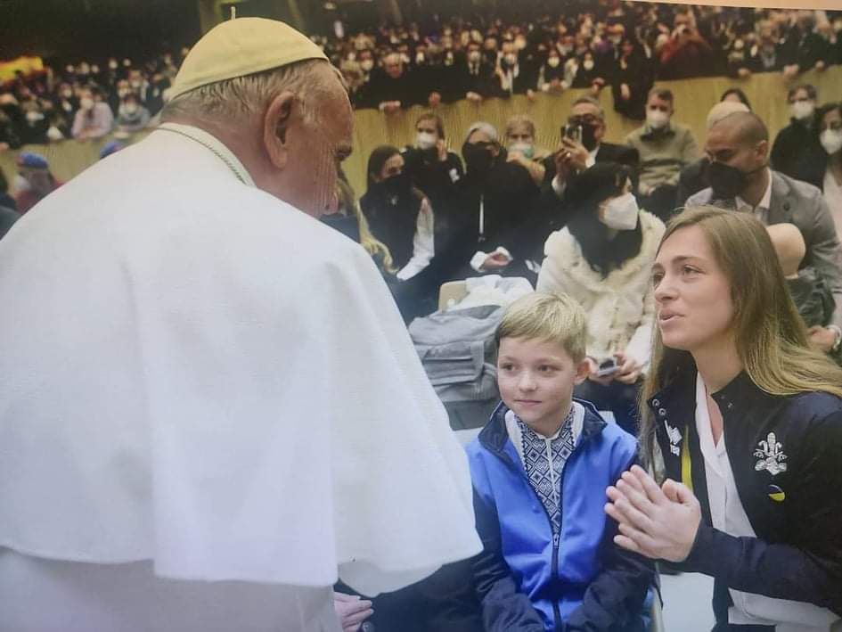 Вінничанка Вікторія із сином зустрілась із Папою Римським, який молиться за Мир в Україні