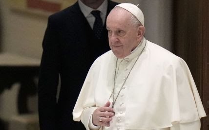 путін втретє відмовив Папі Римському Франциску в організації гуманітарних коридорів із Маріуполя