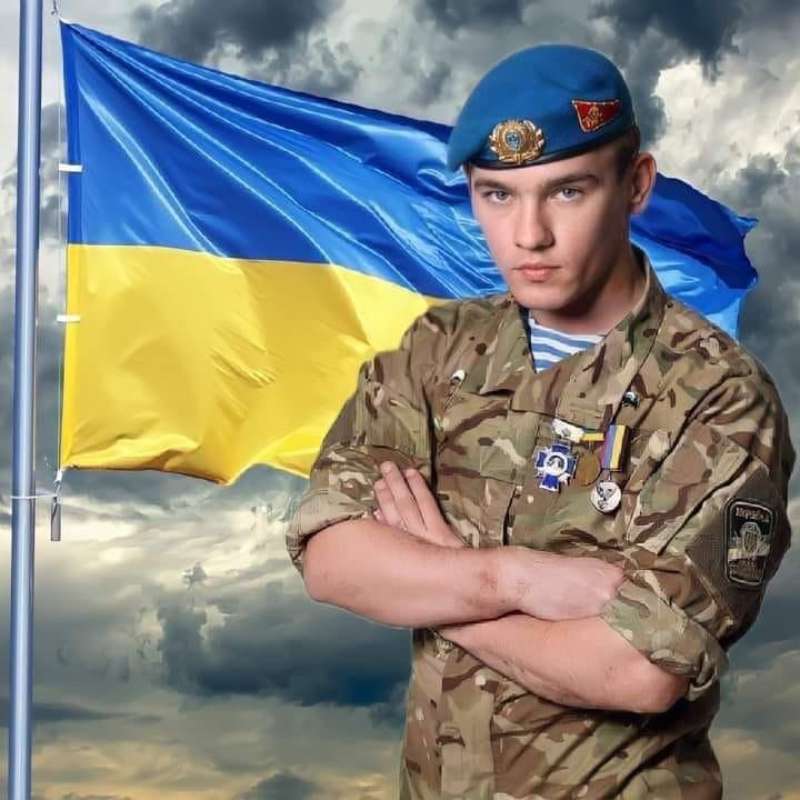 Сьогодні виносив маленьку дівчинку на руках з зони ведення бойових дій