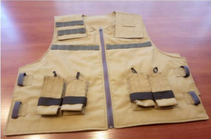 На вінницькому підприємстві УТОС починають шити удосконалені розвантажувальні жилети для військових