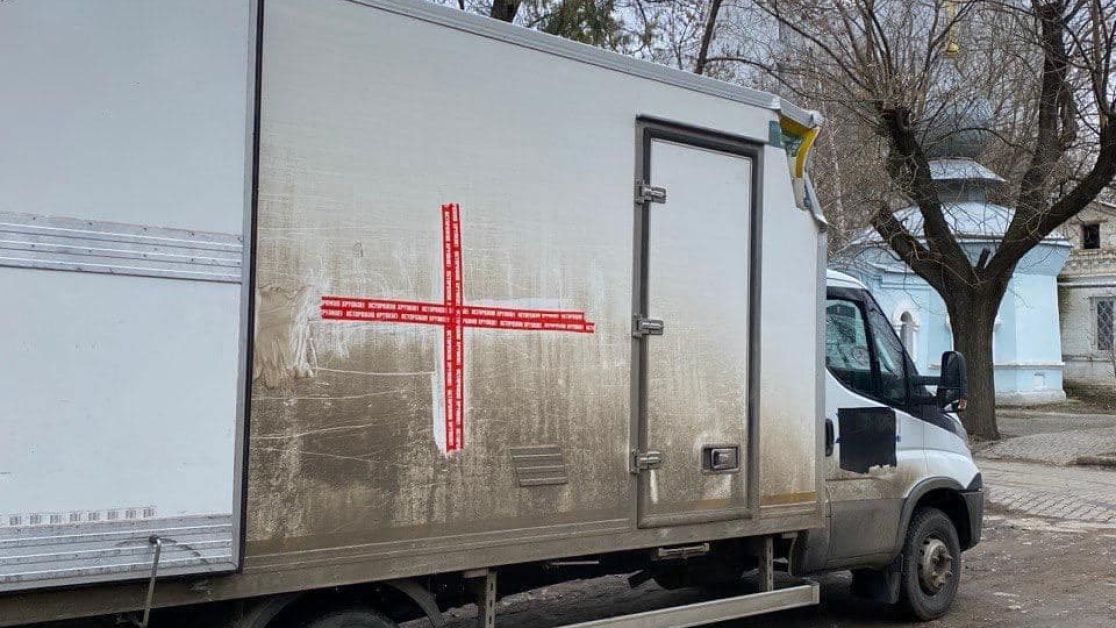 Вагався чи писати про це… Ми іноді займаємось транспортуванням вбитих людей. Цього разу це була вбита росіянами 13 річна Софія…