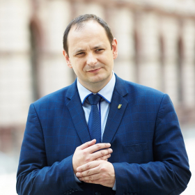 Мер Франківська закликав на три дні виїхати з міста. А в Запоріжжі ввели комендантську годину на дві доби