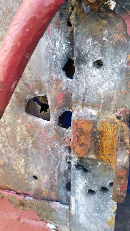 “Першим ділом магазин вскрили – замок розстріляли і горілку винесли” – продавщиця з Чернігівщини