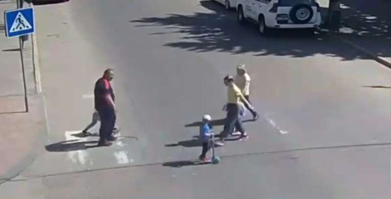 У Немирові місцевий депутат збив дитину на пішоході (відео)