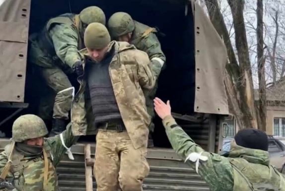 Мама полоненого оборонця Маріуполя з Вінниці Ірина зустрічає сьогодні день народження