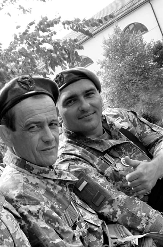Земляки та друзі Олександр Морознюк та Олександр Пошевко з Іллінеччини загинули в один день, їх нагородили посмертно