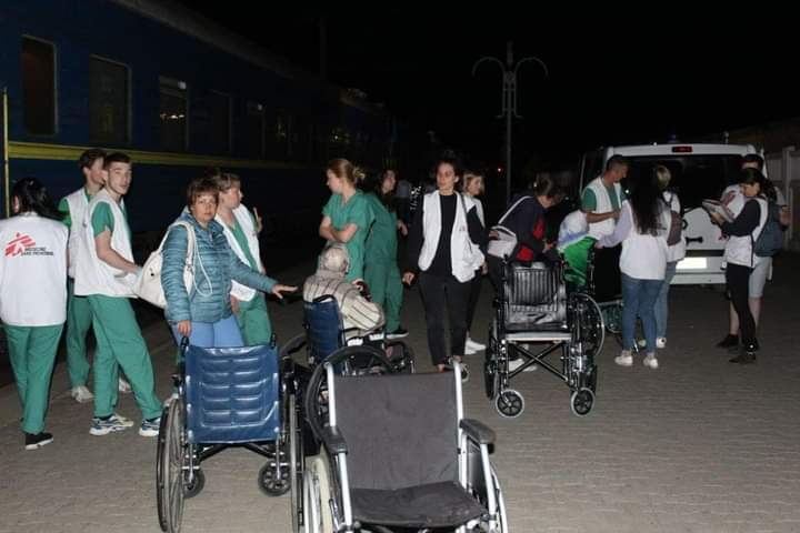 З Донеччини у Вінницю евакуювали ще 10 переселенців з інвалідністю та літніх людей