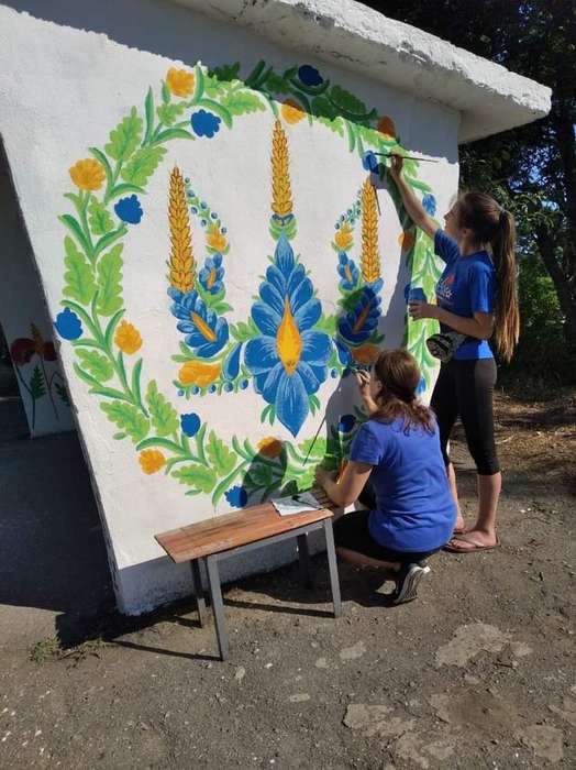 Село Хороша на Вінниччині прикрашають місцеві художники