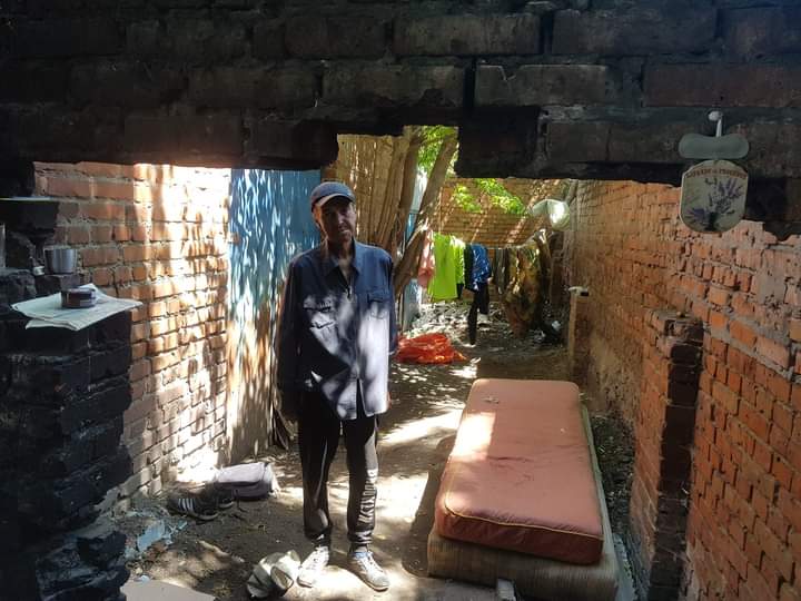 Вінничан закликають врятувати безхатченка