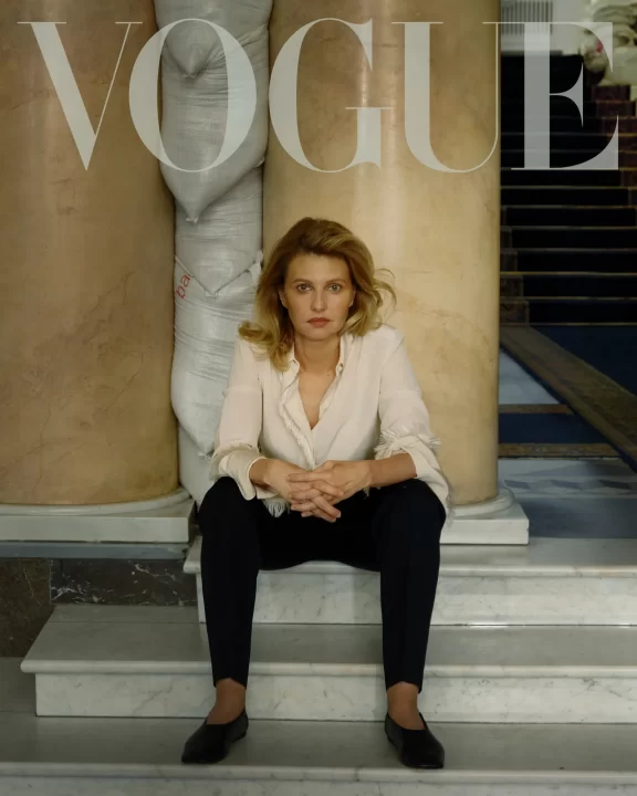 Британський журнал Vogue опублікував обкладинку з першою леді Оленою Зеленською та дві фотографії президентського подружжя