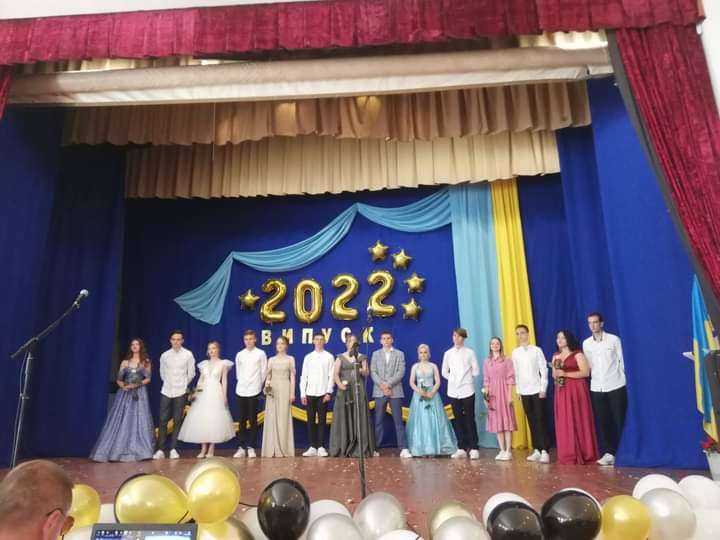 Випускники сільської школи на Вінниччині замість святкувань перерахували кошти на ЗСУ