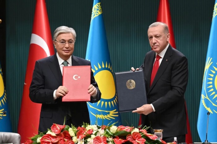 Казахстан ділитиметься військовими даними із Туреччиною. Чому рф істерить?