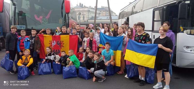 Діти захисників із Вінниччини поїхали на відпочинок до Польщі