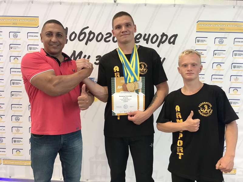 Вінничанин Олександр Коломієць здобув дві золотих, срібну та бронзову медалі на чемпіонаті України з армреслінгу
