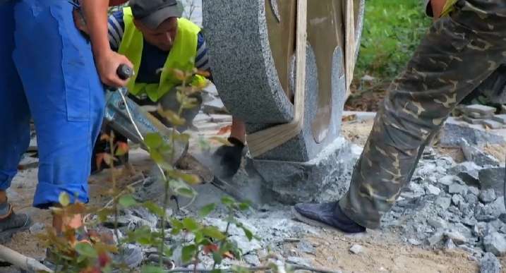 Пам’ятний знак Небесної сотні та Героїв АТО на Європейській площі у Вінниці демонтували