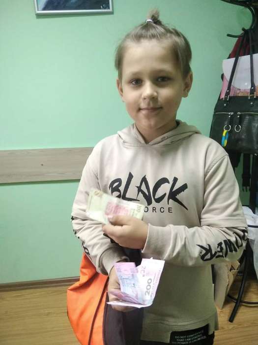 Сашко віддав гроші, які йому принесла зубна фея за молочний зуб, на дрон для ЗСУ