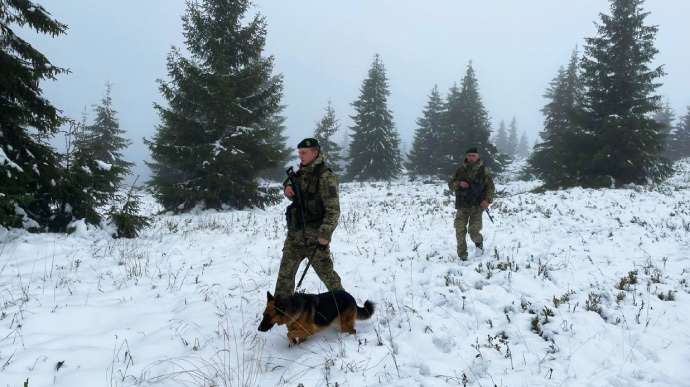 У горах – до 40 см снігу, прикордонники закликають ухилянтів не наражатися на небезпеку