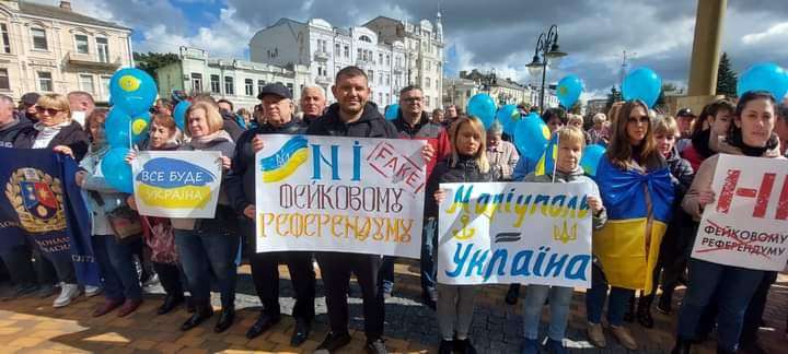 – Маріуполь – це Україна! Волю захисникам Маріуполя!