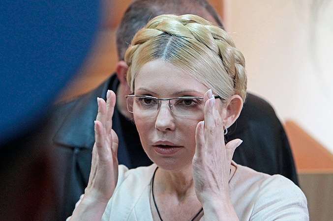 Тимошенко судиться за відібраний дипломатичний паспорт