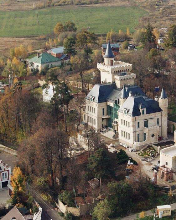 Пугачова продає замок у Грязі за 1 млрд.