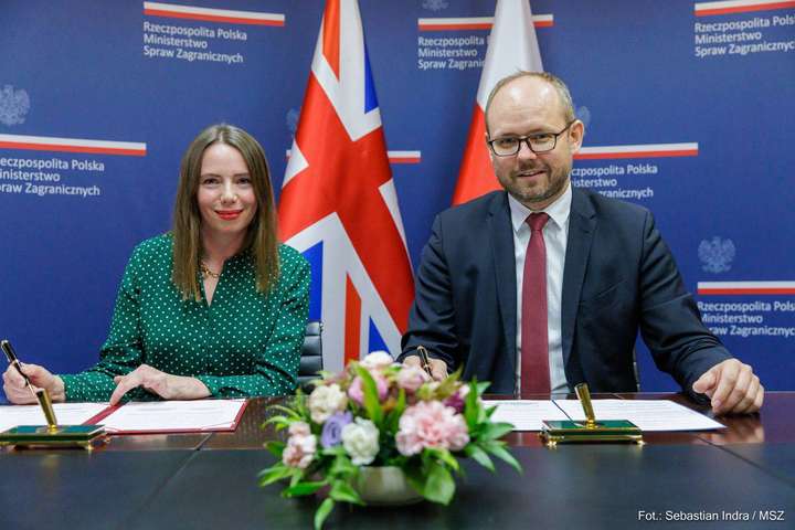 Польща та Британія підписали меморандум щодо надання гуманітарної допомоги Україні
