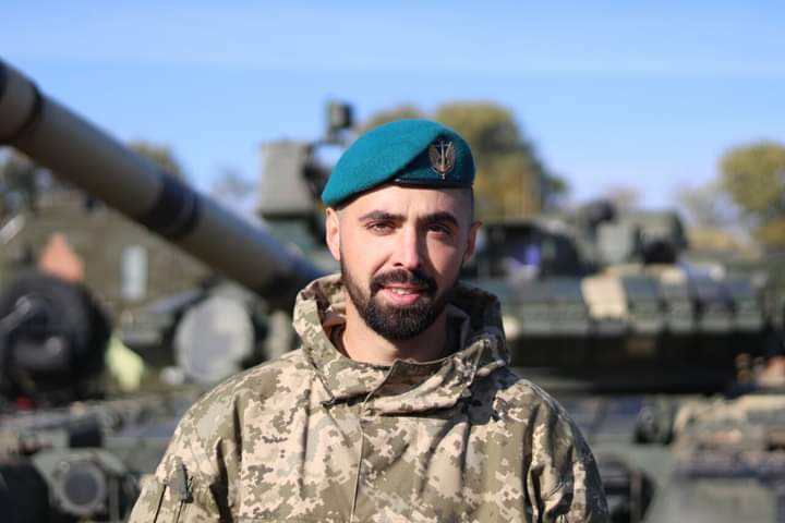 Через сім місяців додому на щиті повертається захисник Маріуполя Максим Ямковий