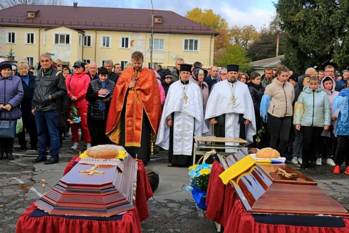 Рідні по крові і рідні по духу герої-захисники з Козятина пішли у вічність