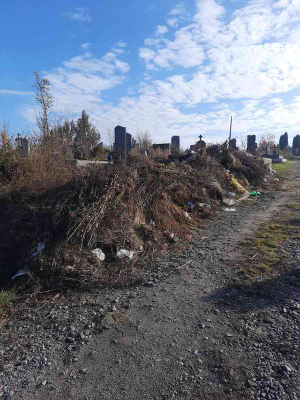 Чому кладовища у Вінниці такі занедбані та захаращені? (лист від читачів)