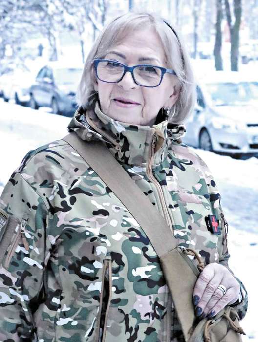 Мадонна Майдану у 72 роки служить добровольцем на фронті
