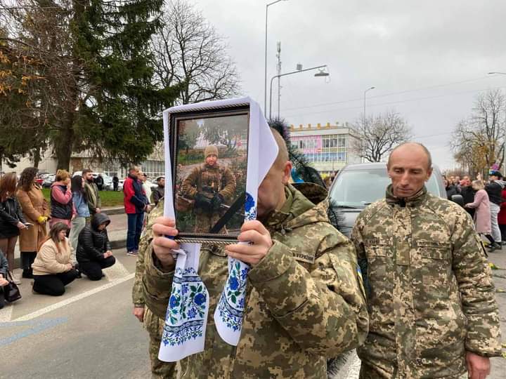 Сьогодні Немирівська громада провела в останню дорогу Сергія Петришина