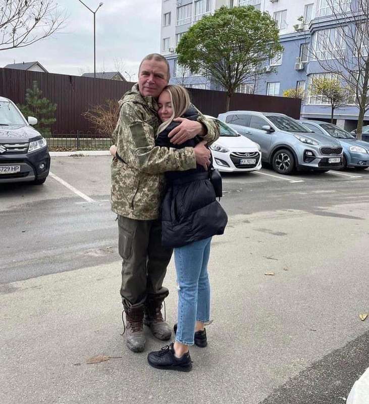 Пасажири електрички вигнали з місця поряд військового… бо він погано пахне!