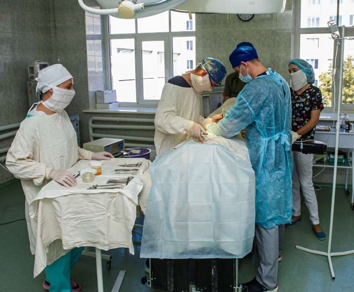 У Вінниці без світла оперували дитину та рятували важких дорослих пацієнтів