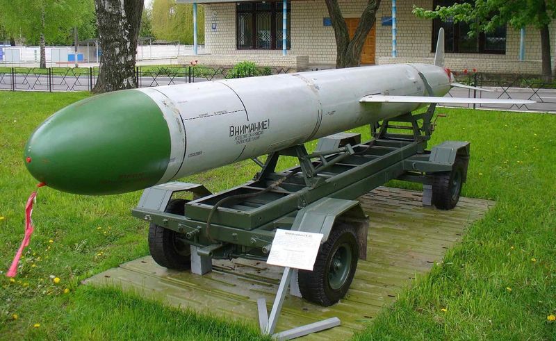 Ракета Х-55. Ними тепер обстрілюють Україну. 575штук яких в 1999-му Кучма віддав в оплату московії за газ