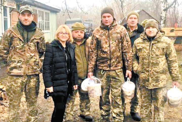 Голова Оратівської ТГ Галина Лошак відвідуватиме військові частини на фронті, де служать їхні земляки