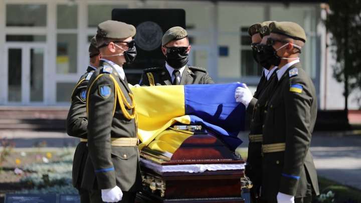 Тіла 42 загиблих захисників повернулися в Україну