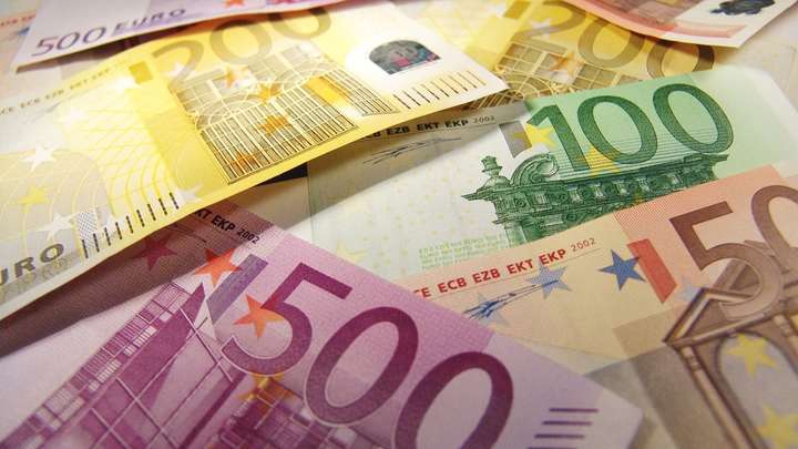 Готівкову гривню вже не міняють на євро у Нідерландах, Бельгії та Латвії