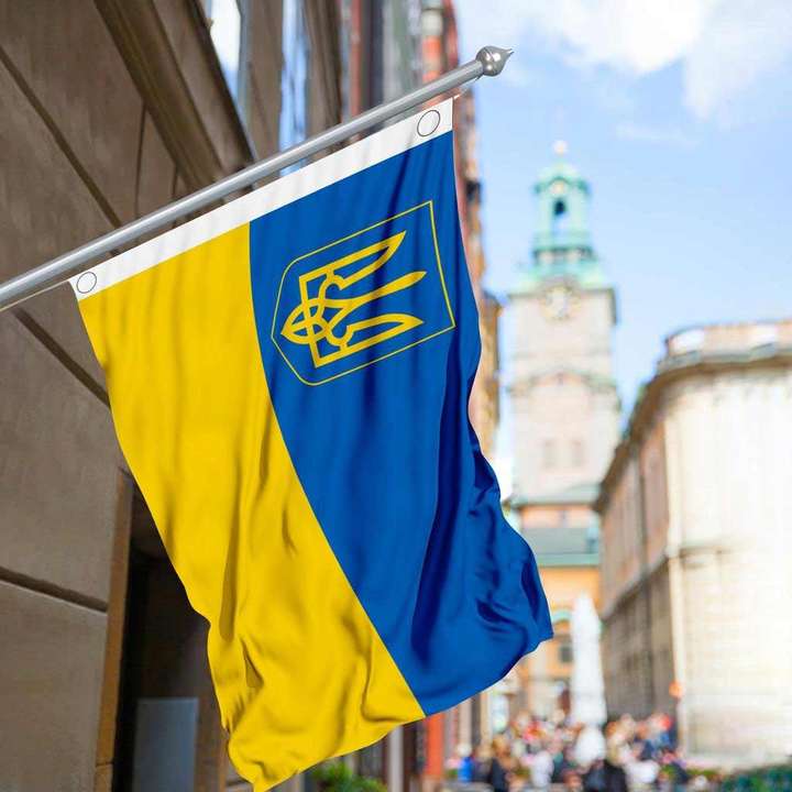 Лист у номер: замість гірлянд – українські прапори пропонують почепити вінничанам воїни з передової