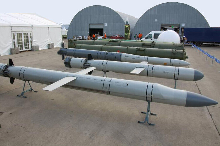 100 ракет «Калібр» тримає рф в двох морях