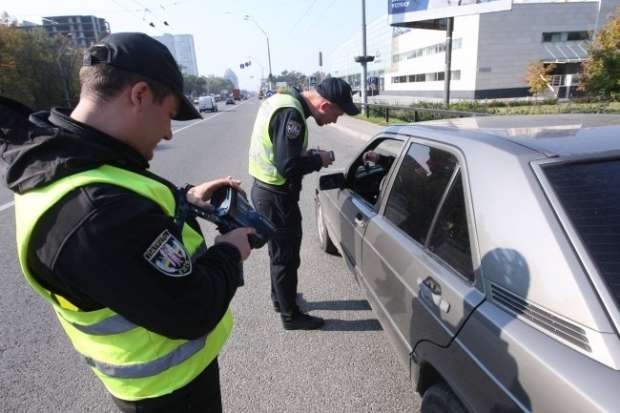 Майже 1000 порушників швидкісного режиму зупинили вінницькі патрульні