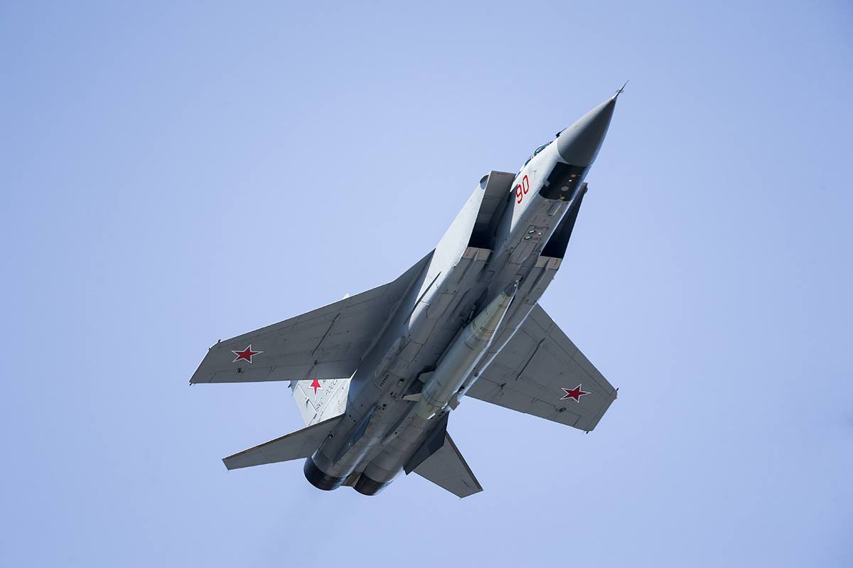 У Білорусі в повітря підняли винищувач МіГ-31К, який може нести гіперзвукові ракети “Кинджал” — “Беларускі Гаюн”