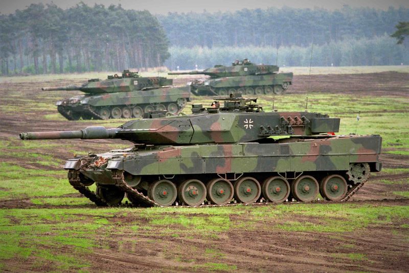 Німеччина не заперечуватиме, якщо Польща відправить танки Leopard 2 німецького виробництва в Україну