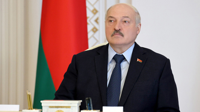 Лукашенко в Китаї хоче допомогти рф обійти санкції з постачання зброї?