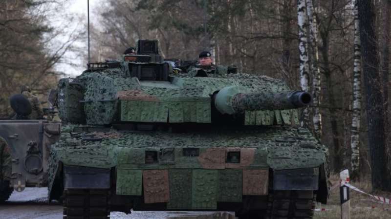 Віцеканцлер і міністр економіки Німеччини Роберт Габек вважає, що рішення про передачу танків Україні було запізнілим: