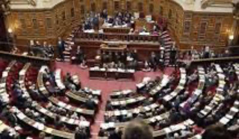 Сенат Франції майже одноголосно закликав збільшити військову допомогу Україні