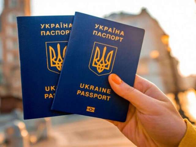 У ще двох європейських країнах можна оформити українські паспорти