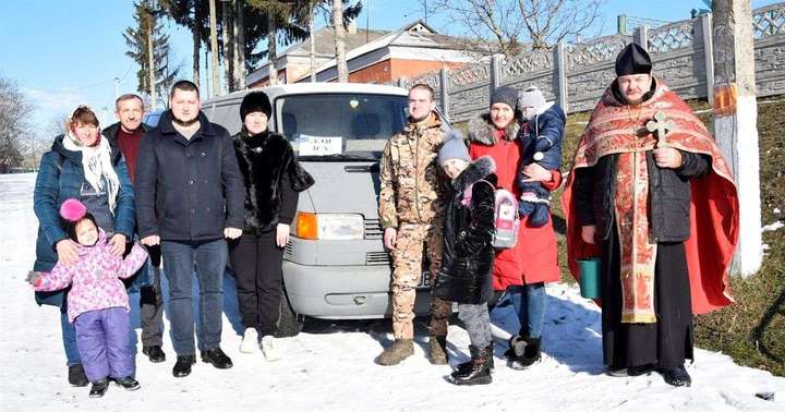 Жмеринчани купили автівку для військового – земляка