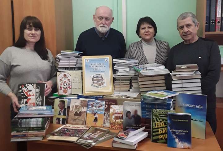 Вінничани збирають книжки для бібліотек Чорнобаївки