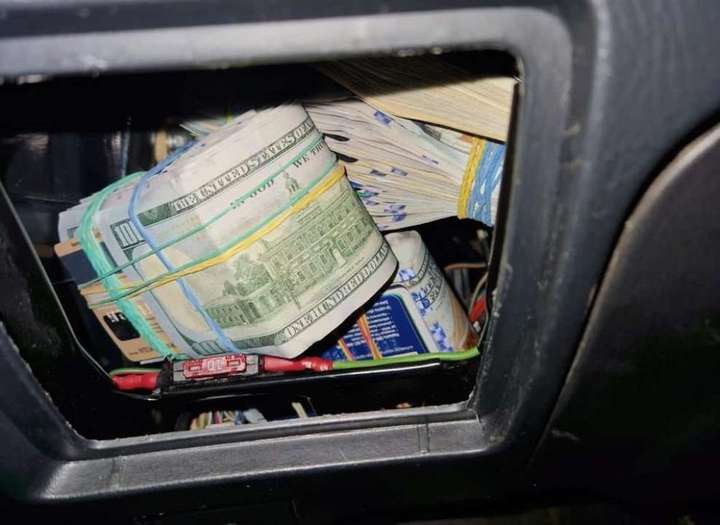 Прикордонники на Вінниччині виявили у схованці авто 57000 доларів